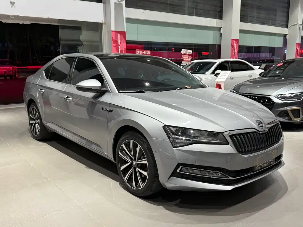 Superb Facelift TSI280 DSG Premium