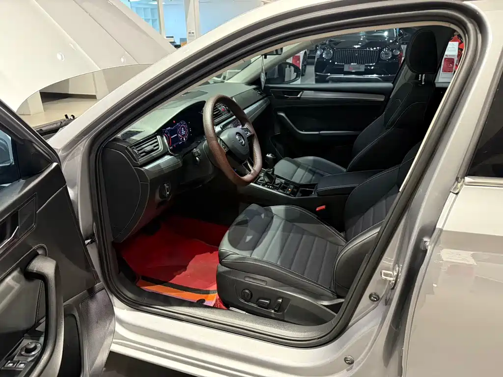Superb Facelift TSI280 DSG Premium