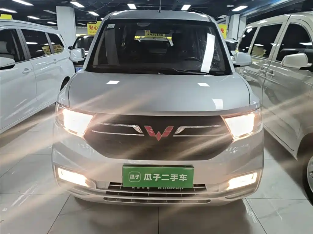 Wuling Hongguang V 1.5 L Power Enjoyment Electric Assist LAR