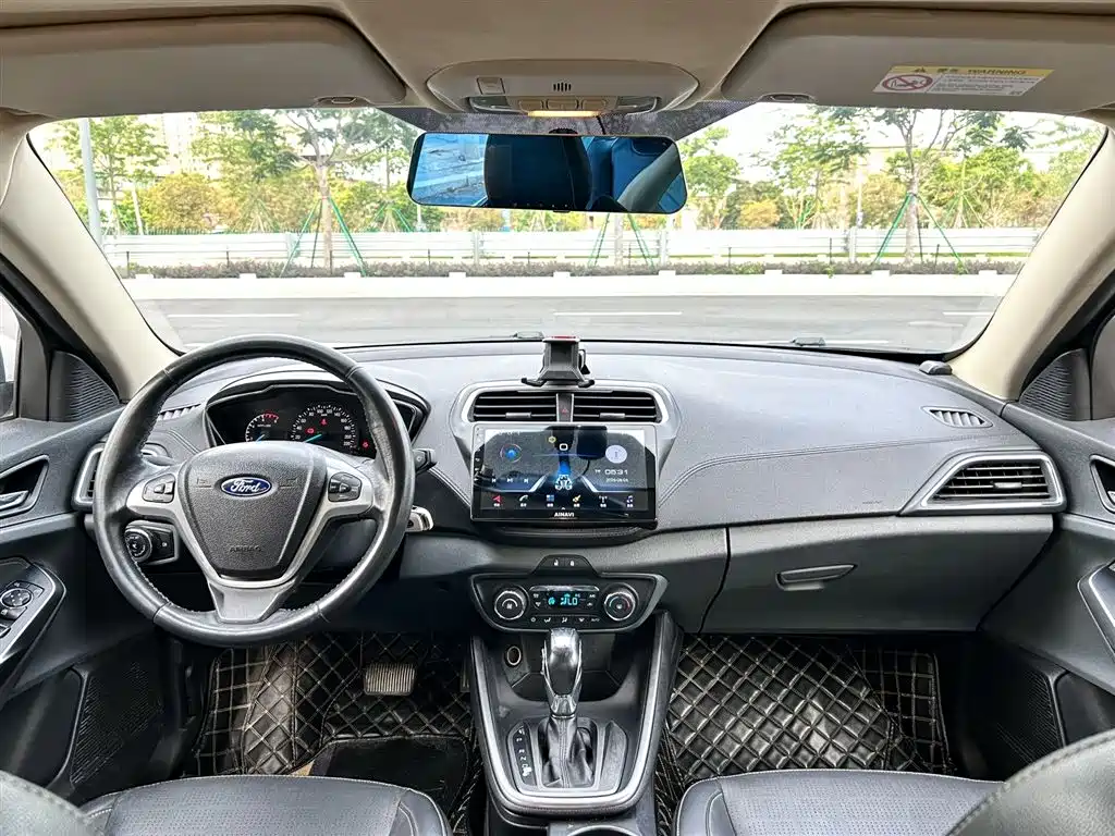 Escort 1.5 L Auto Fashion
