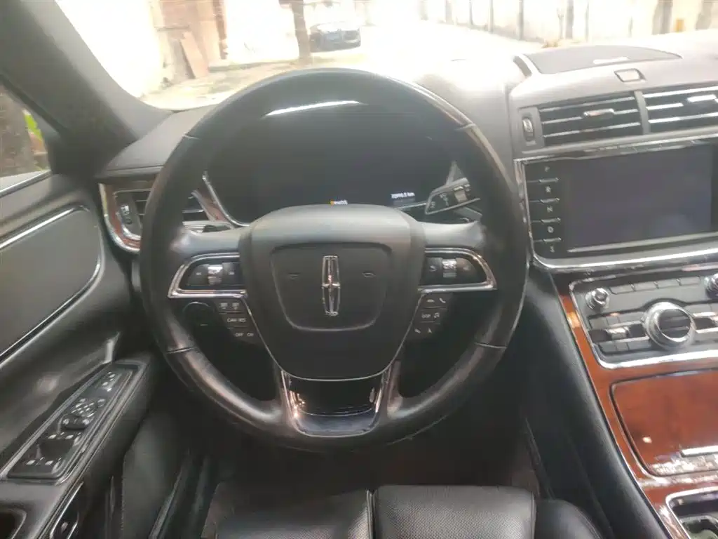 Lincoln Continental 2.0 T 2 WD Premium CN-VI