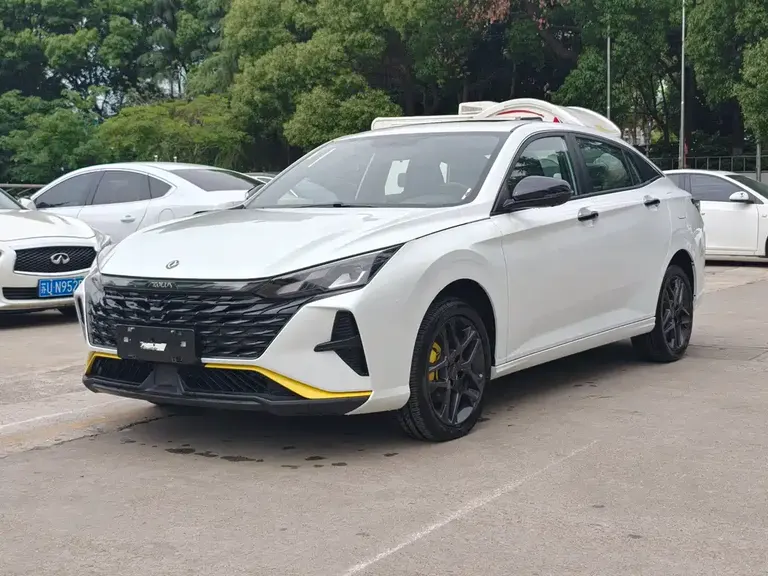 Dongfeng Yixuan Mach 1.5 T Auto Hunt Knight