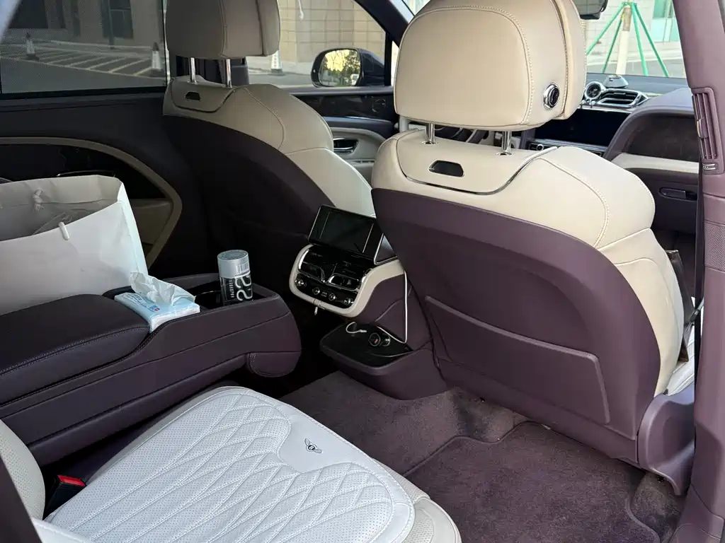 Bentayga 4.0 T V8 LWB Range