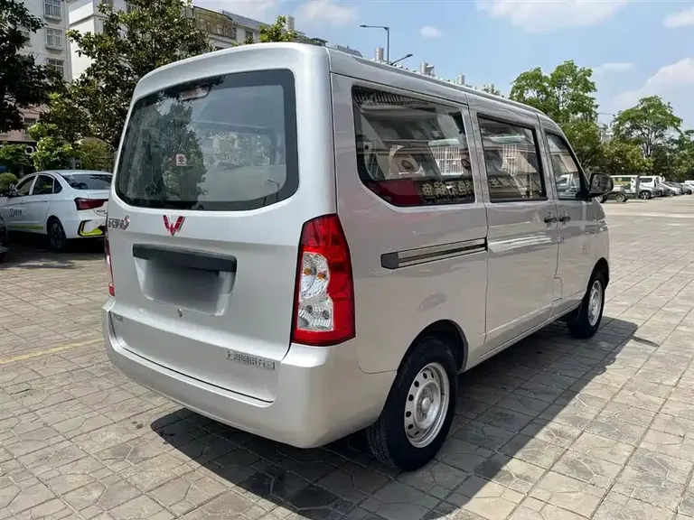 Wuling Rongguang S 1.5 L Basic 5 7-seat