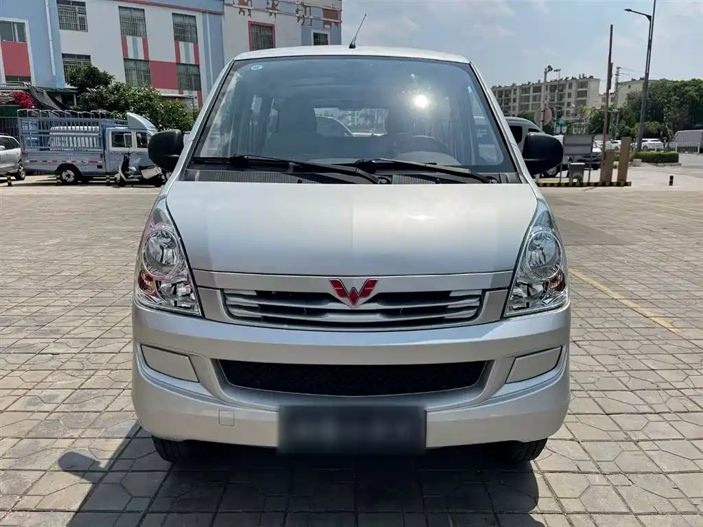 Wuling Rongguang S 1.5 L Basic 5 7-seat