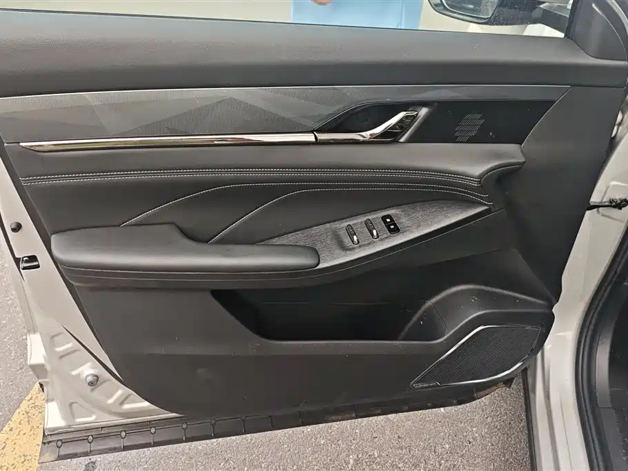 Dongfeng Fengshen L7 205 Ultra Long Range Premium