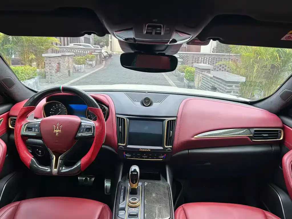 Levante 3.0 T Standard CN-V