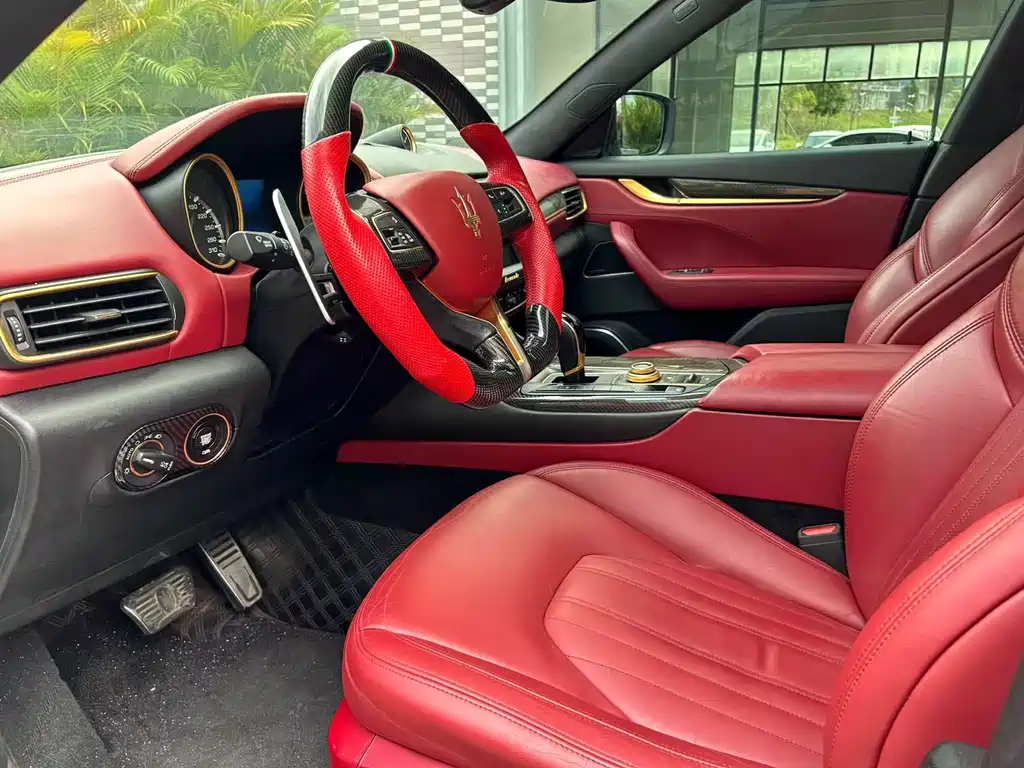 Levante 3.0 T Standard CN-V