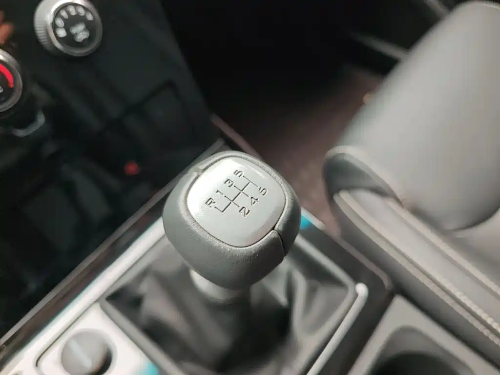 Wuling Journey 1.5 T Manual Luxury