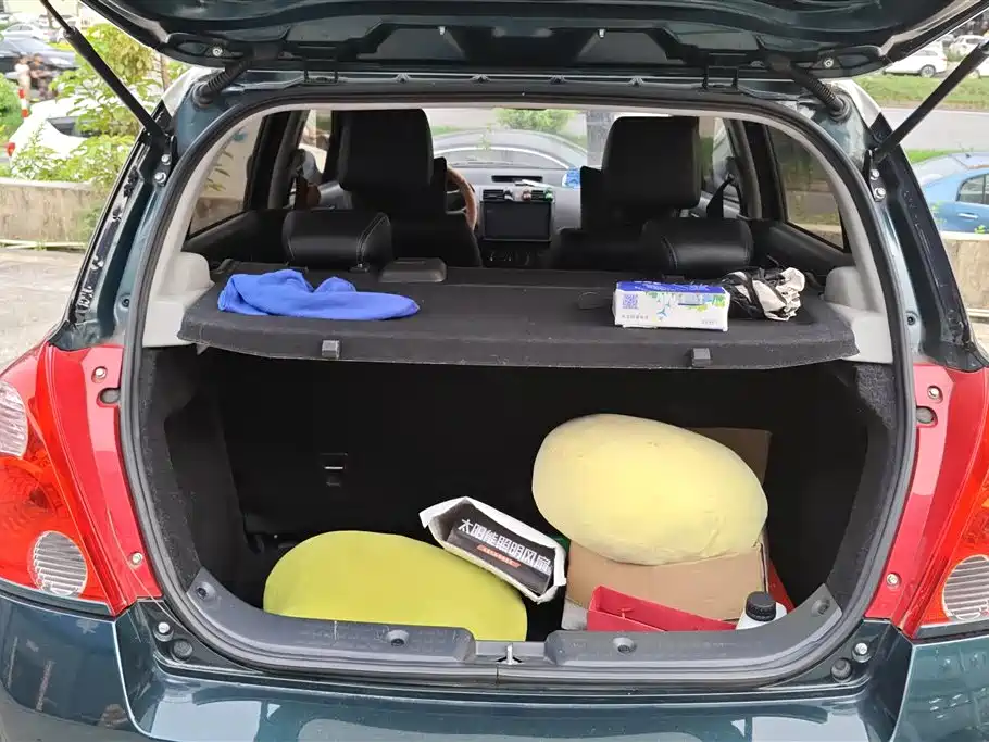 Swift 1.5 L Auto Fashion Cool Play