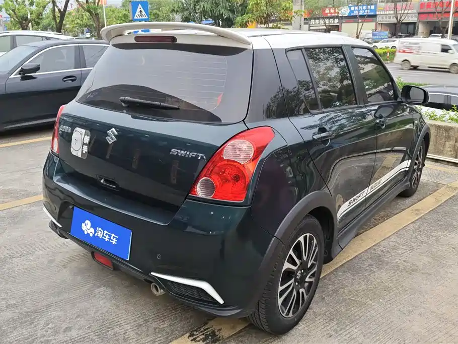 Swift 1.5 L Auto Fashion Cool Play