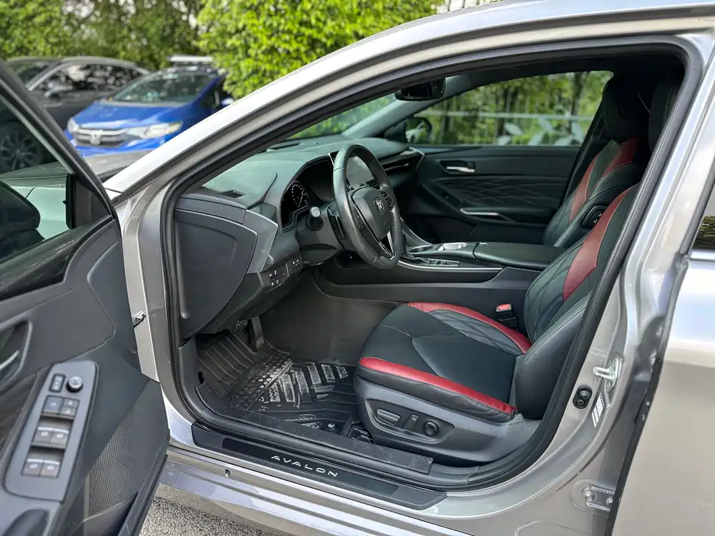 Avalon 2.5 L Touring Distinguished SPORT