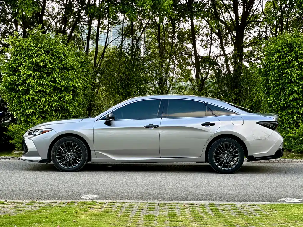 Avalon 2.5 L Touring Distinguished SPORT