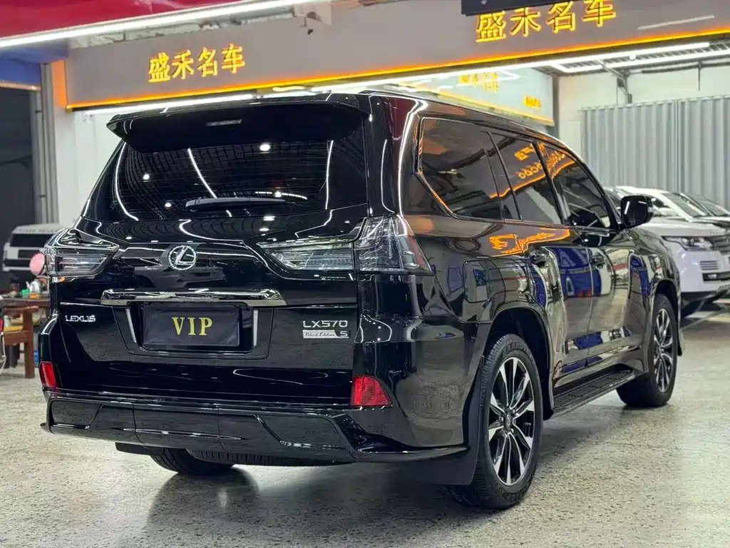 Lexus LX 570 Distinguished Luxury