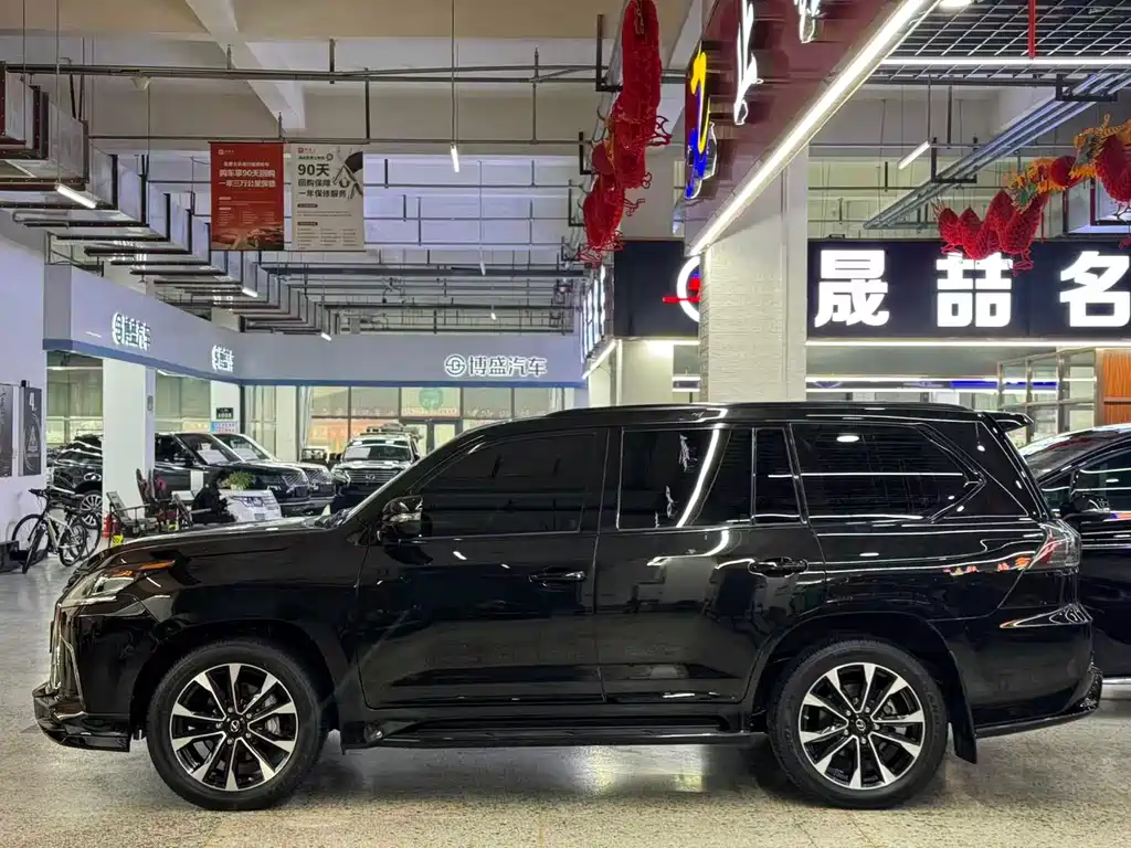 Lexus LX 570 Distinguished Luxury