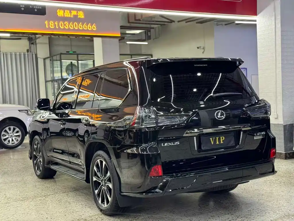 Lexus LX 570 Distinguished Luxury