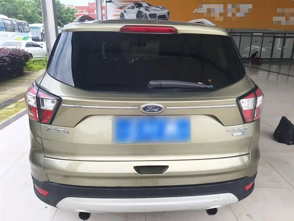 Kuga EcoBoost 180 4 WD Grand Wing