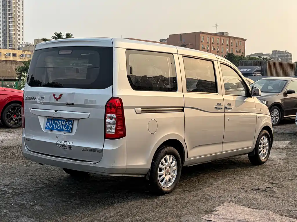 Wuling Rongguang V 1.5 L Standard