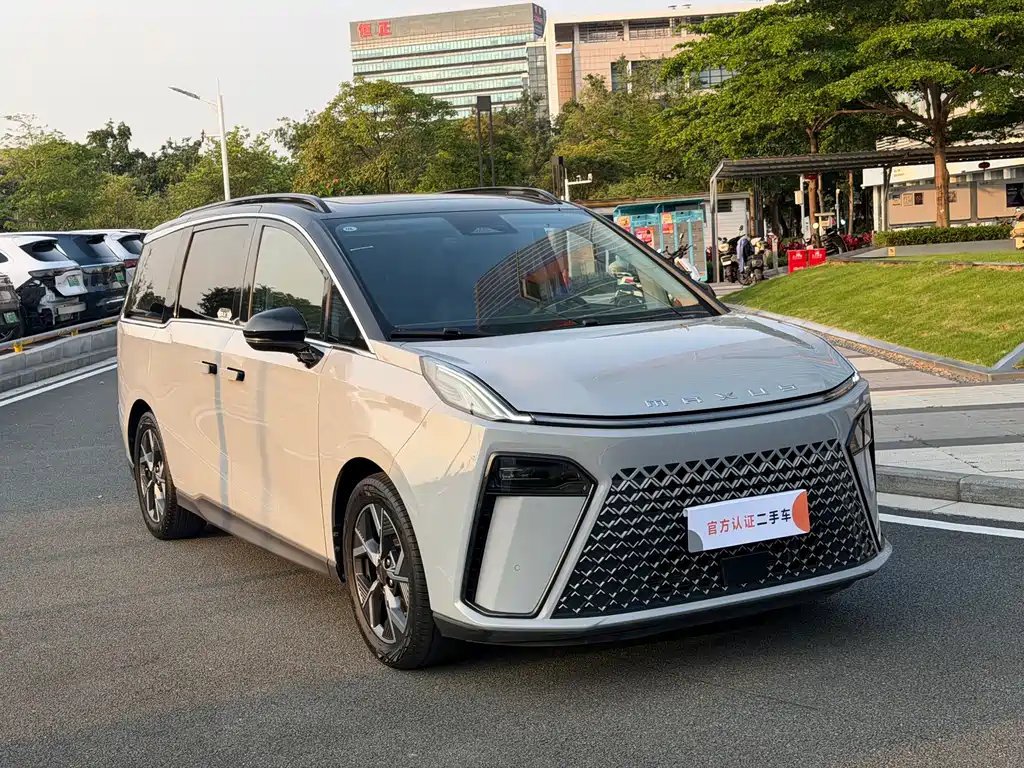 Maxus G70 大通G70 2024款 2.0 T 自动旗舰版 7座