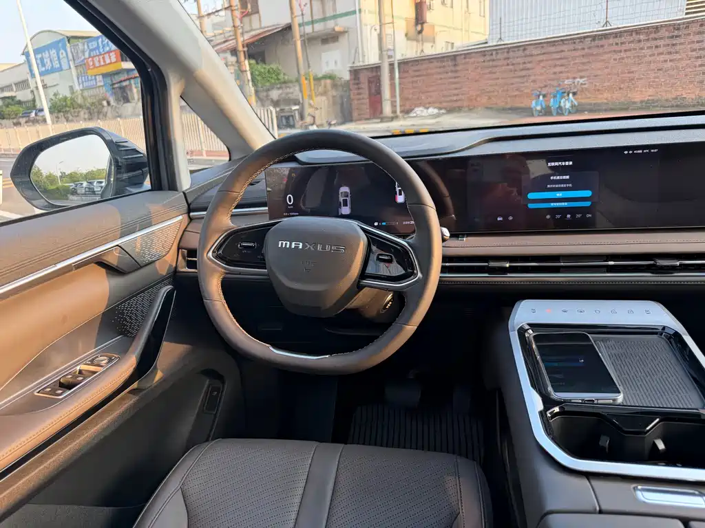 Maxus G70 大通G70 2024款 2.0 T 自动旗舰版 7座