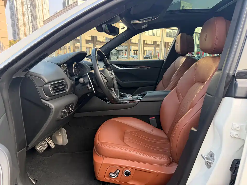 Levante 2.0 T GT Sharp Edge