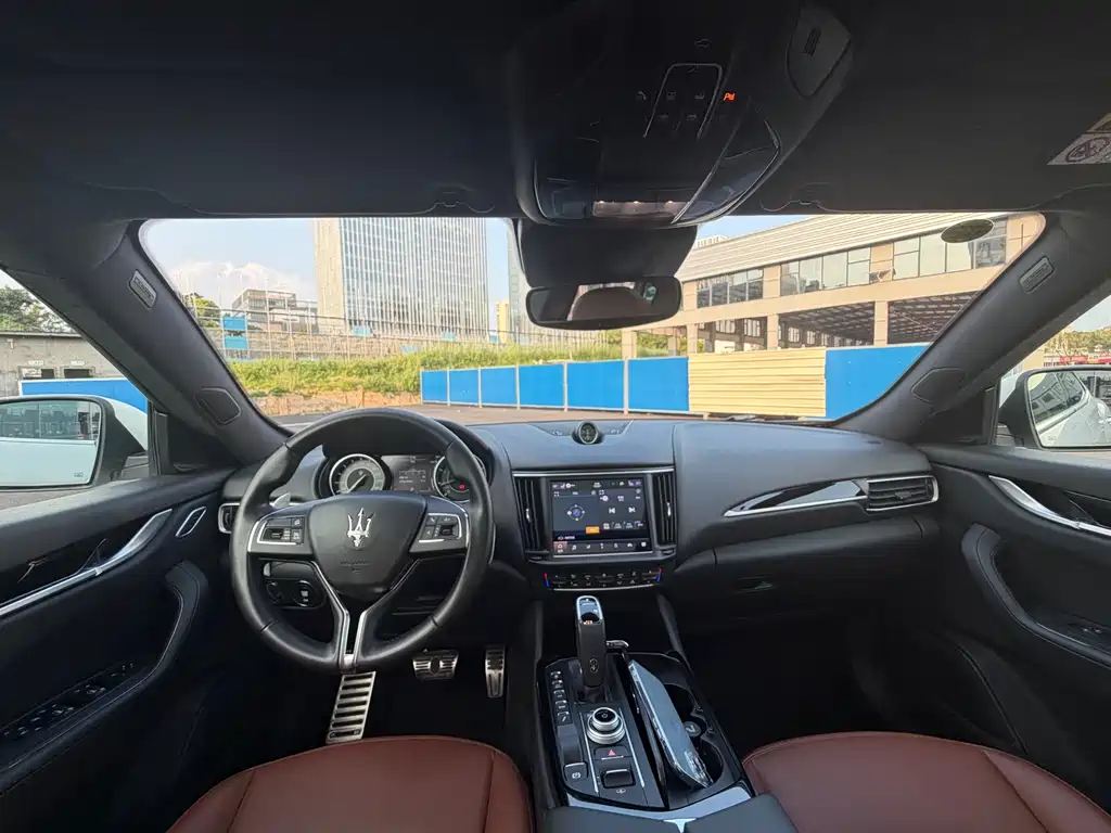 Levante 2.0 T GT Sharp Edge