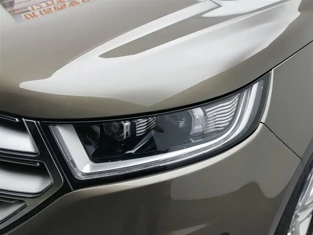 Edge EcoBoost 245 4 WD Grand Sharp 7-seat