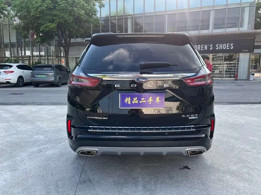 Edge PLUS EcoBoost 245 2 WD Grand Sharp 7-seat