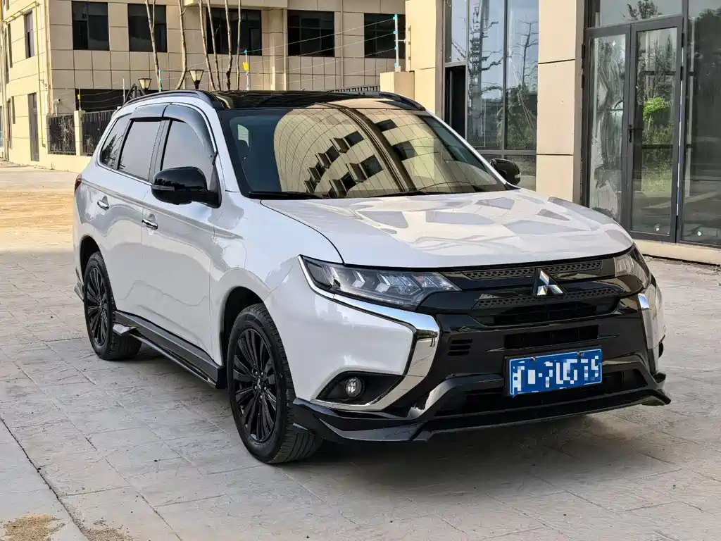 Outlander 2.4 L 4 WD 5-seat