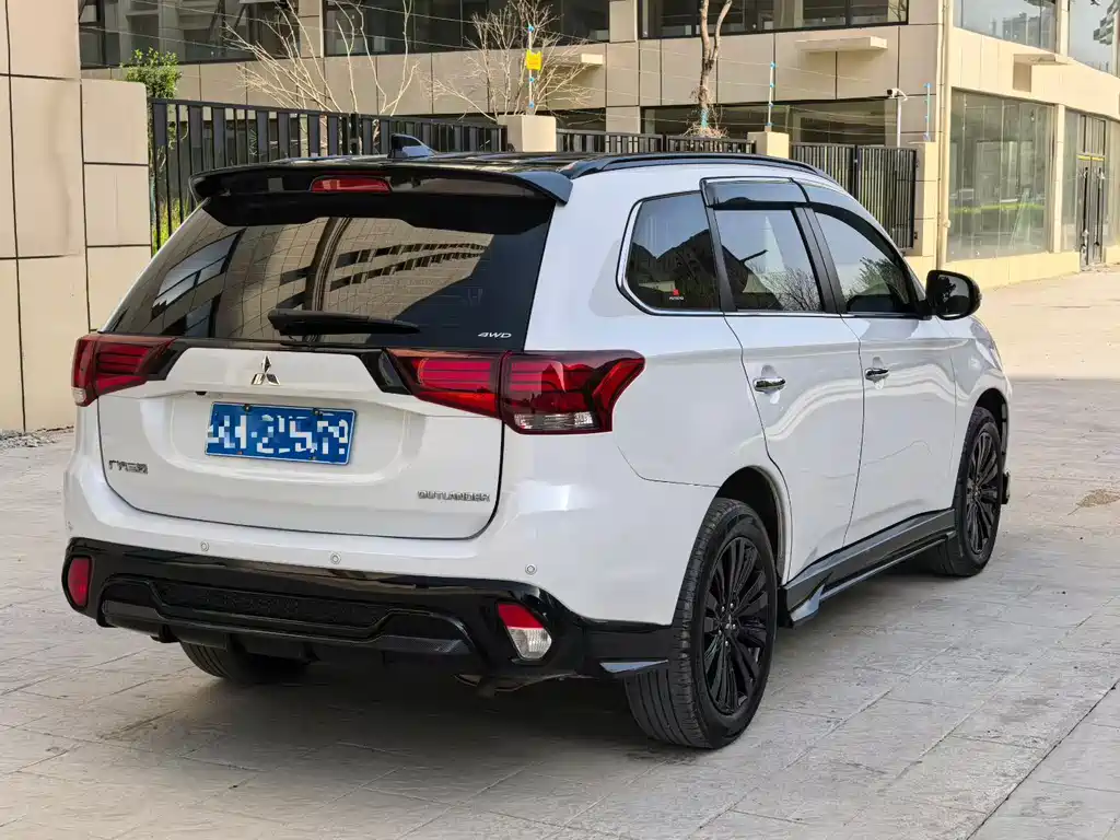 Outlander 2.4 L 4 WD 5-seat