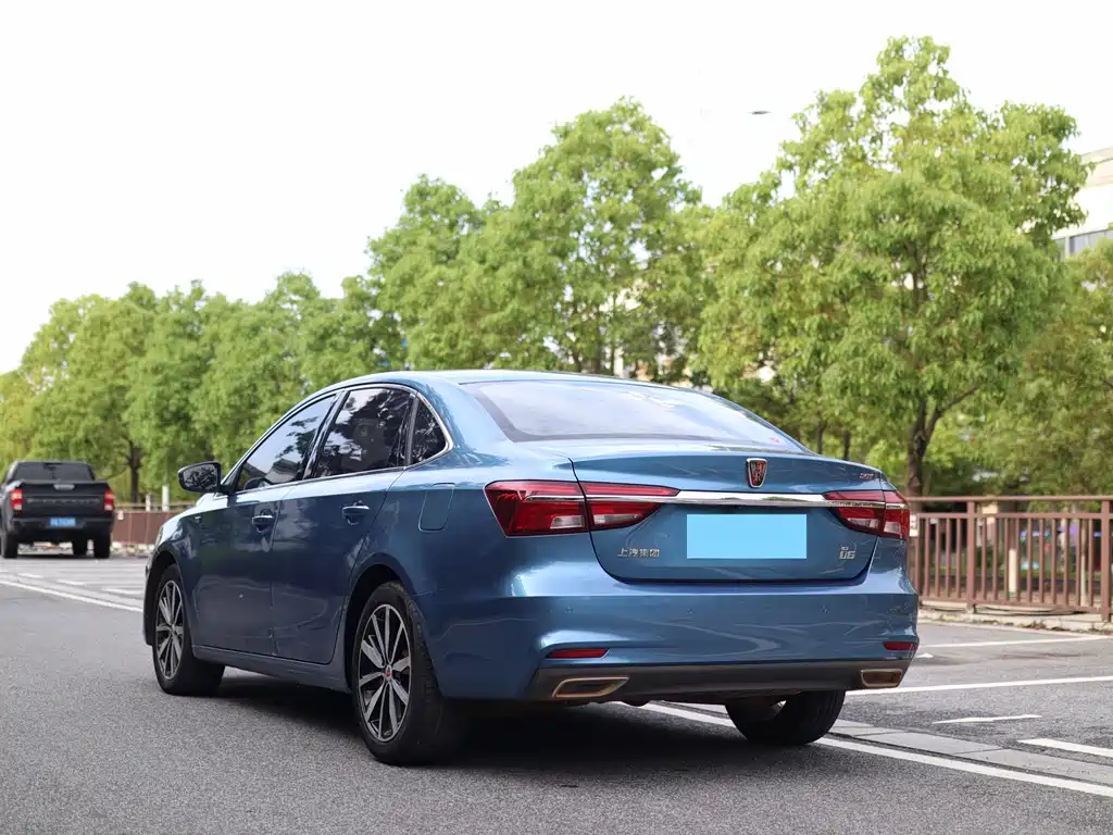 Roewe i6 Classic 20 T Auto Internet Smart Enjoyment