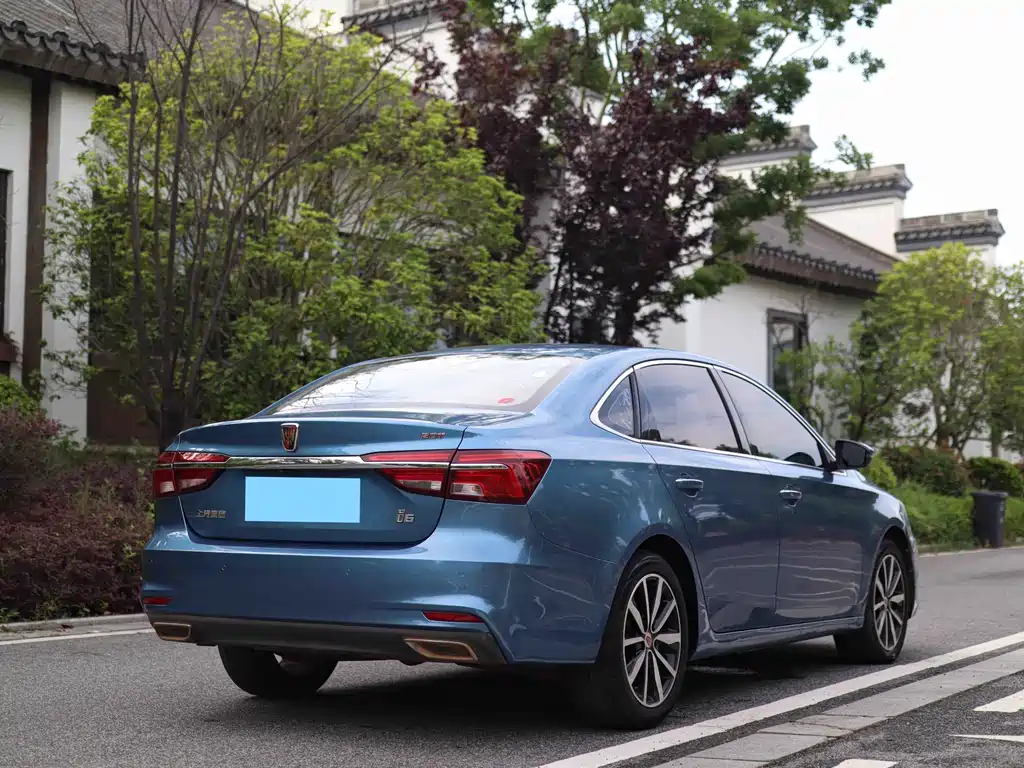 Roewe i6 Classic 20 T Auto Internet Smart Enjoyment