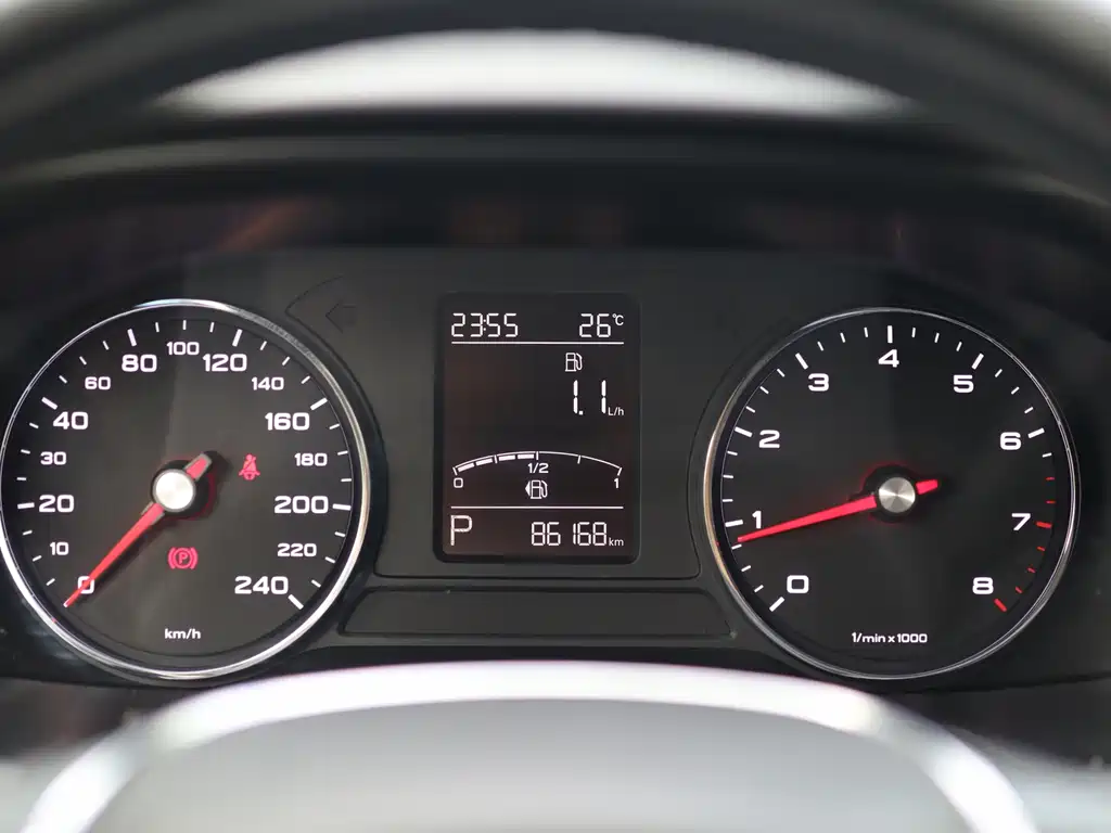 Roewe i6 Classic 20 T Auto Internet Smart Enjoyment