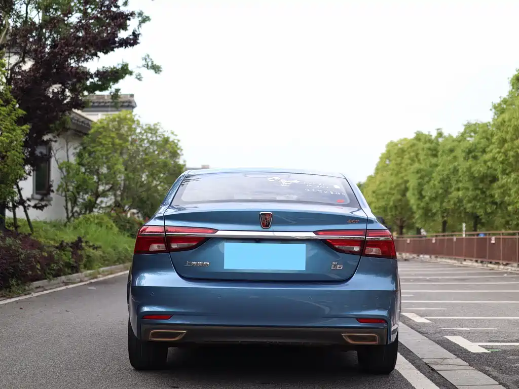 Roewe i6 Classic 20 T Auto Internet Smart Enjoyment