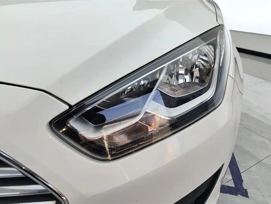 Escort Facelift 1.5 L Manual Comfort