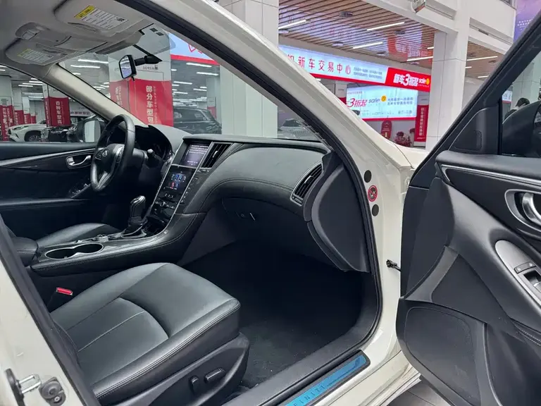 Infiniti Q50 L 2.0 T Comfort