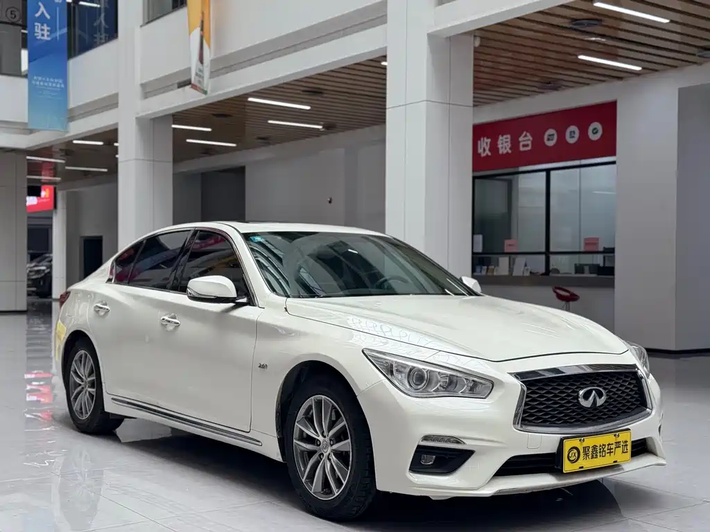 Infiniti Q50 L 2.0 T Comfort