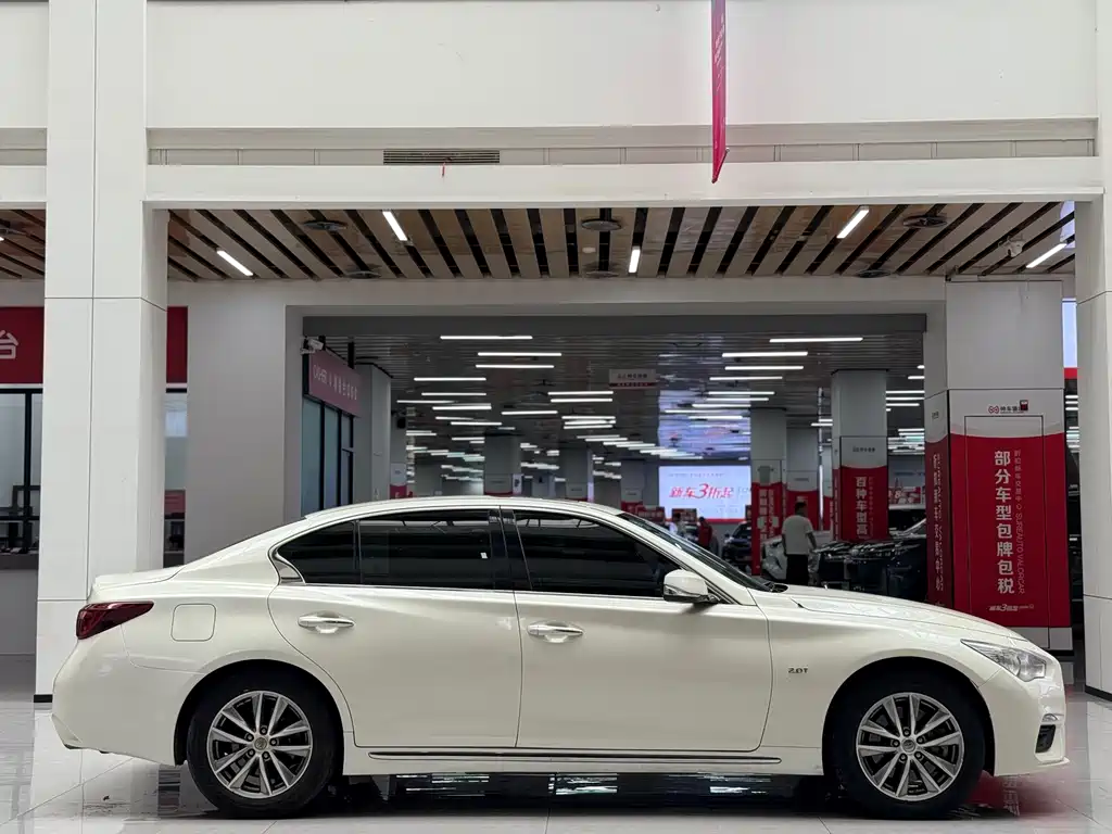 Infiniti Q50 L 2.0 T Comfort