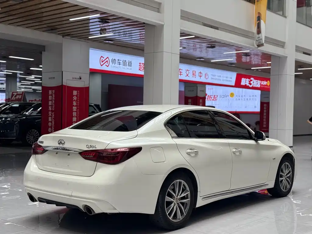 Infiniti Q50 L 2.0 T Comfort