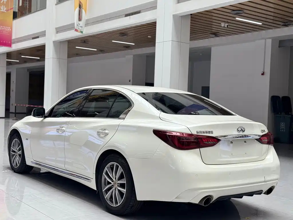 Infiniti Q50 L 2.0 T Comfort