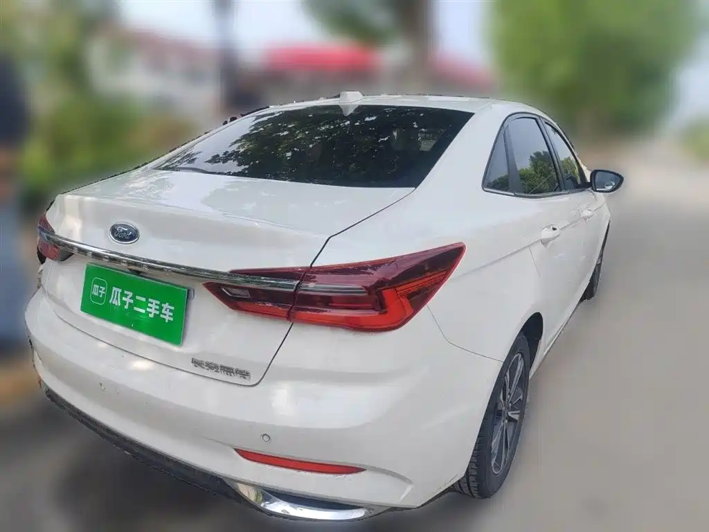 Escort 1.5 L Auto Diamond