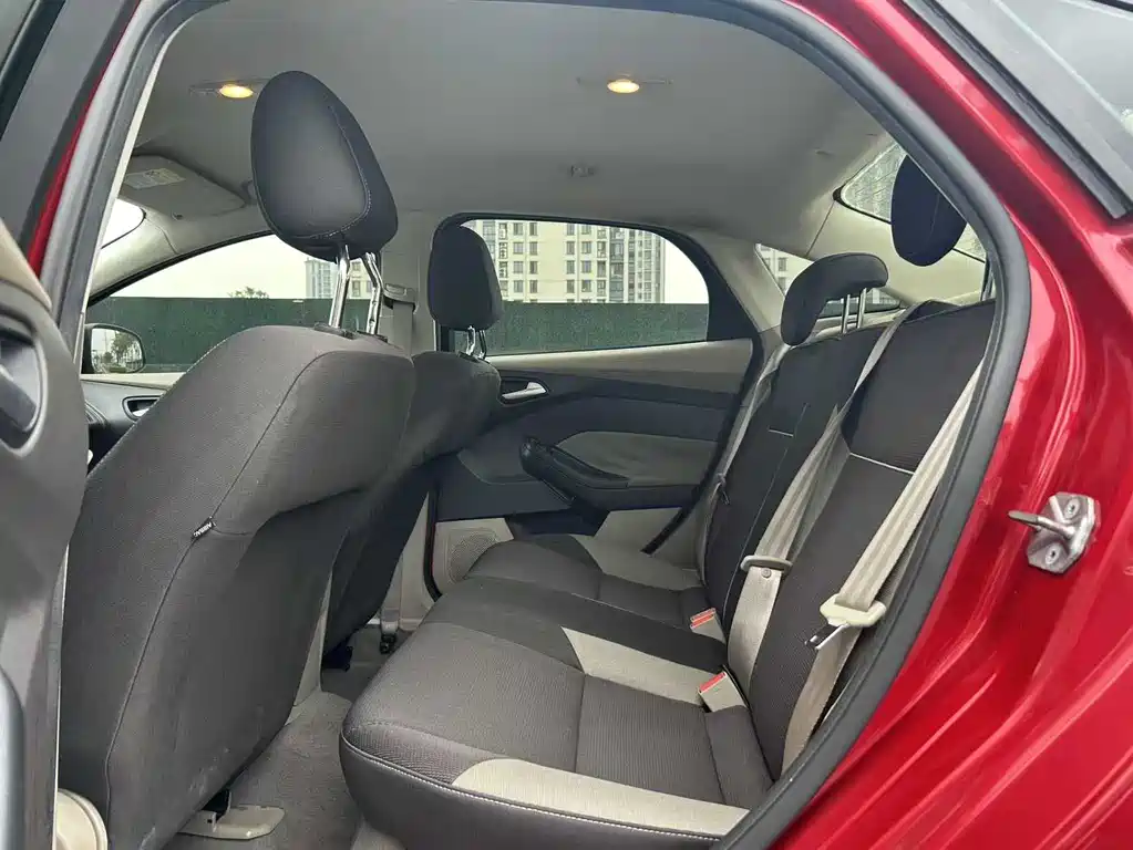 Focus Sedan 1.6 L Auto Comfort