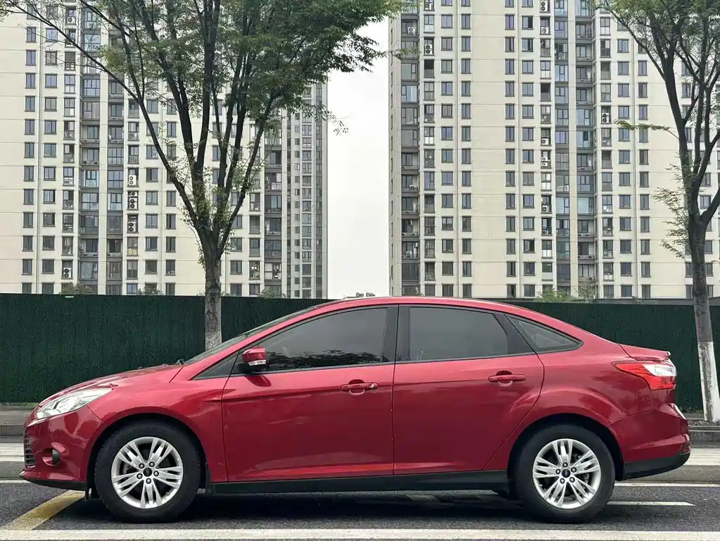 Focus Sedan 1.6 L Auto Comfort