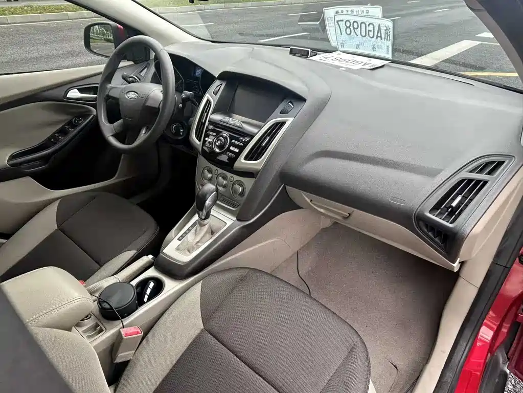 Focus Sedan 1.6 L Auto Comfort