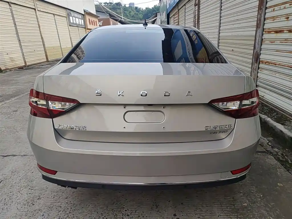 Superb TSI330 DSG Comfort CN-V