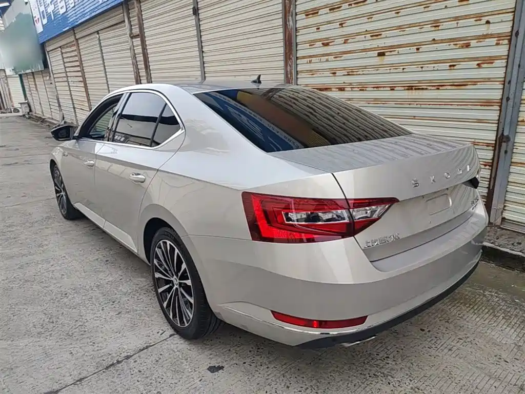 Superb TSI330 DSG Comfort CN-V