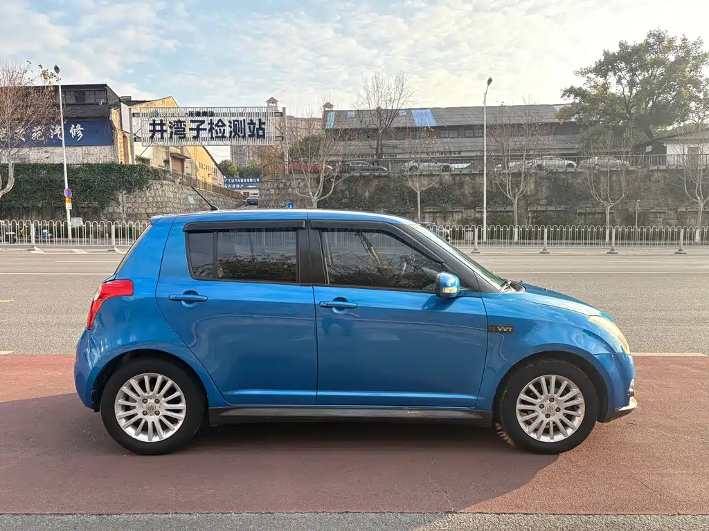 Swift 1.5 L Auto Fashion
