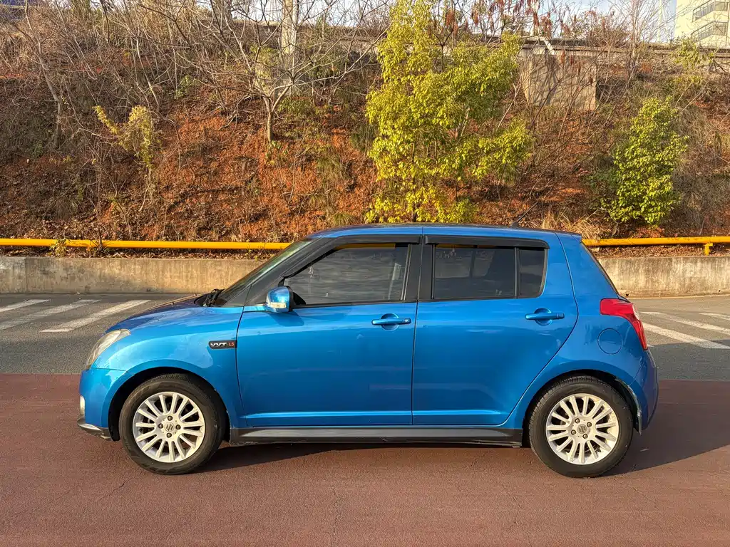 Swift 1.5 L Auto Fashion