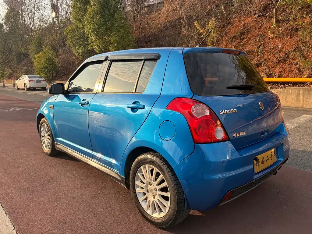 Swift 1.5 L Auto Fashion