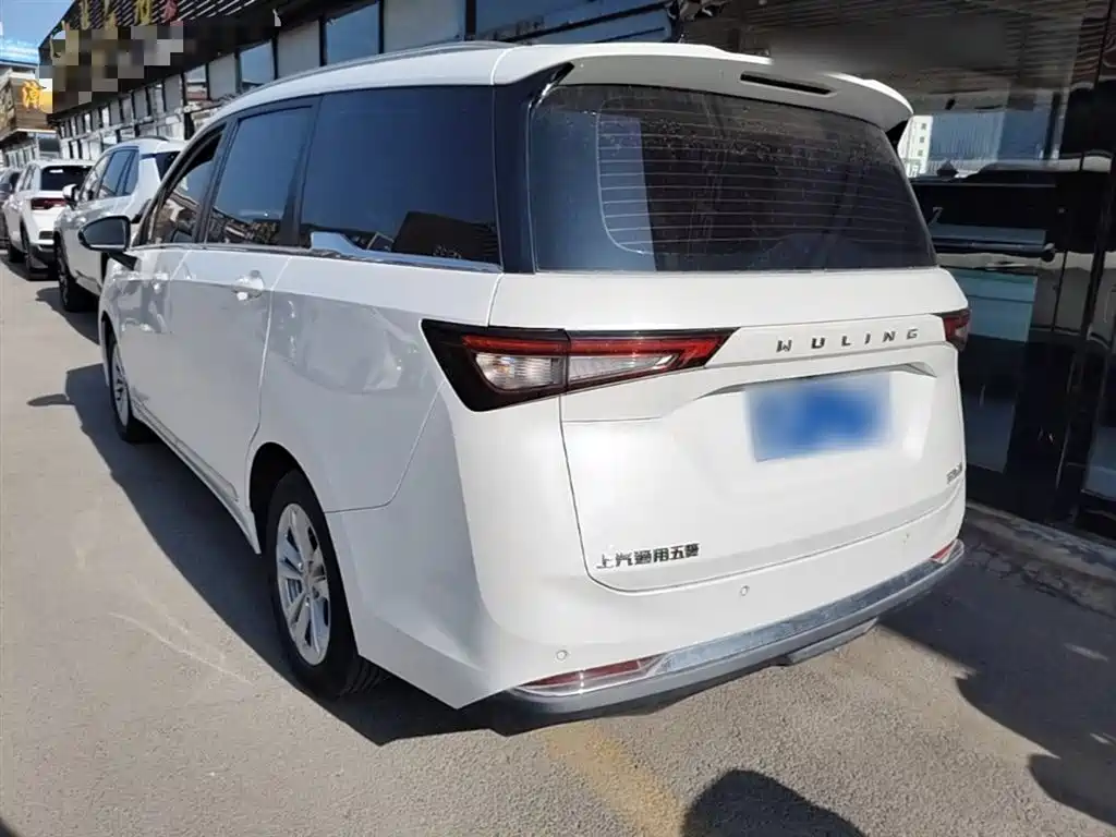 Wuling Jiachen 1.5 T Manual Light Enjoyment Active